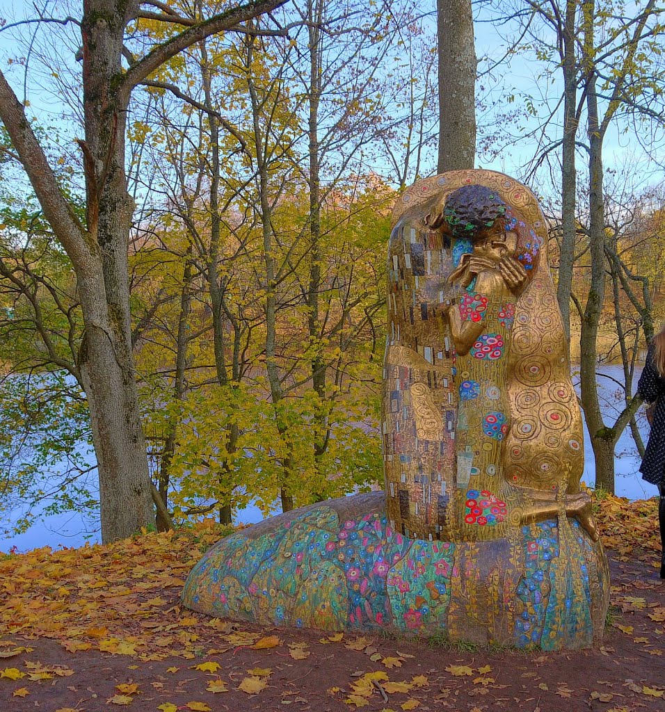Скульптура "Поцелуй"