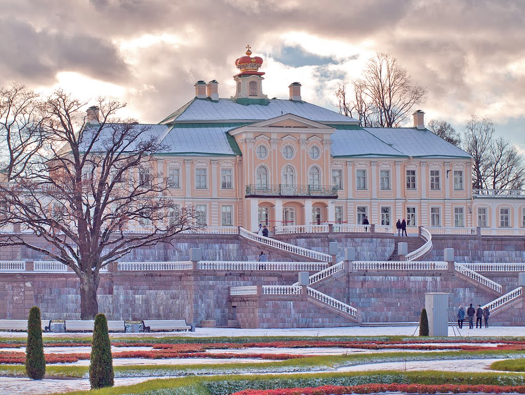 Большой Ораненбаумский дворец. Вид от нижнего сада. A view of the palace of Prince Menshikov from the lower park.
