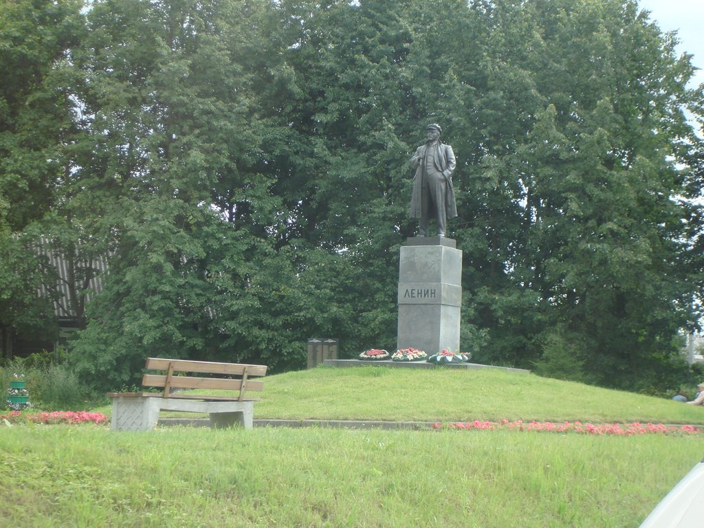 Памятник вождю. Август 2008 г.