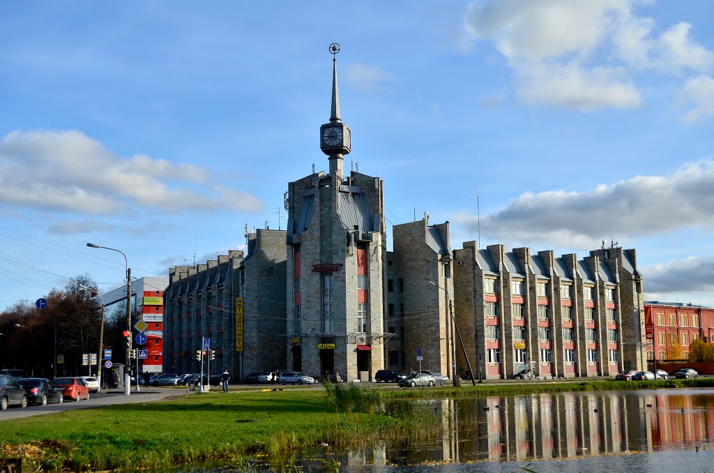 Петергоф, город Санкт-Петербург. Здание бывшего знаменитого часового завода "Ракета".