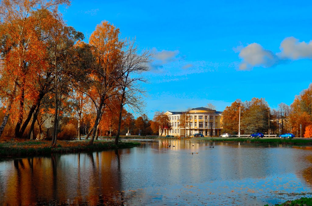 Петергоф, город Санкт-Петербург. Золотая осень на Английских прудах.