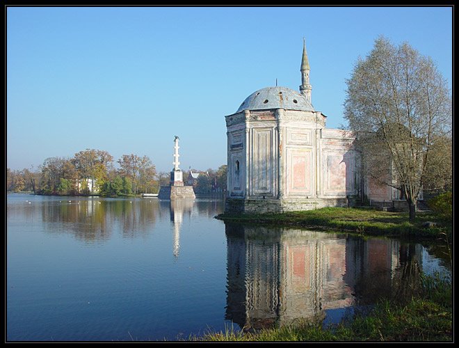 Вид на Чесменскую колонну и Турецкую баню. 2006 год