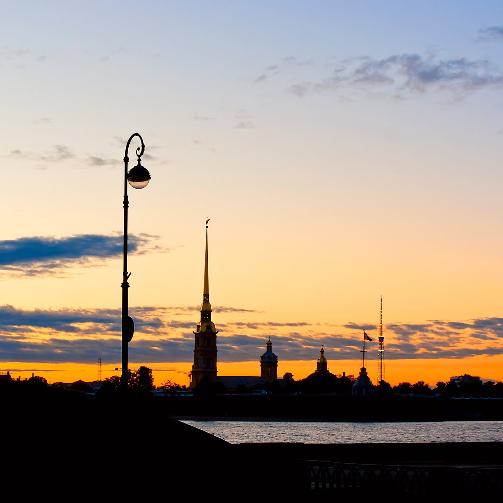 The highest lantern and the lowest TV Tower of St. Petersburg :-), White Nights (11:52 PM) / Самый высокий фонарь Петербурга :-)