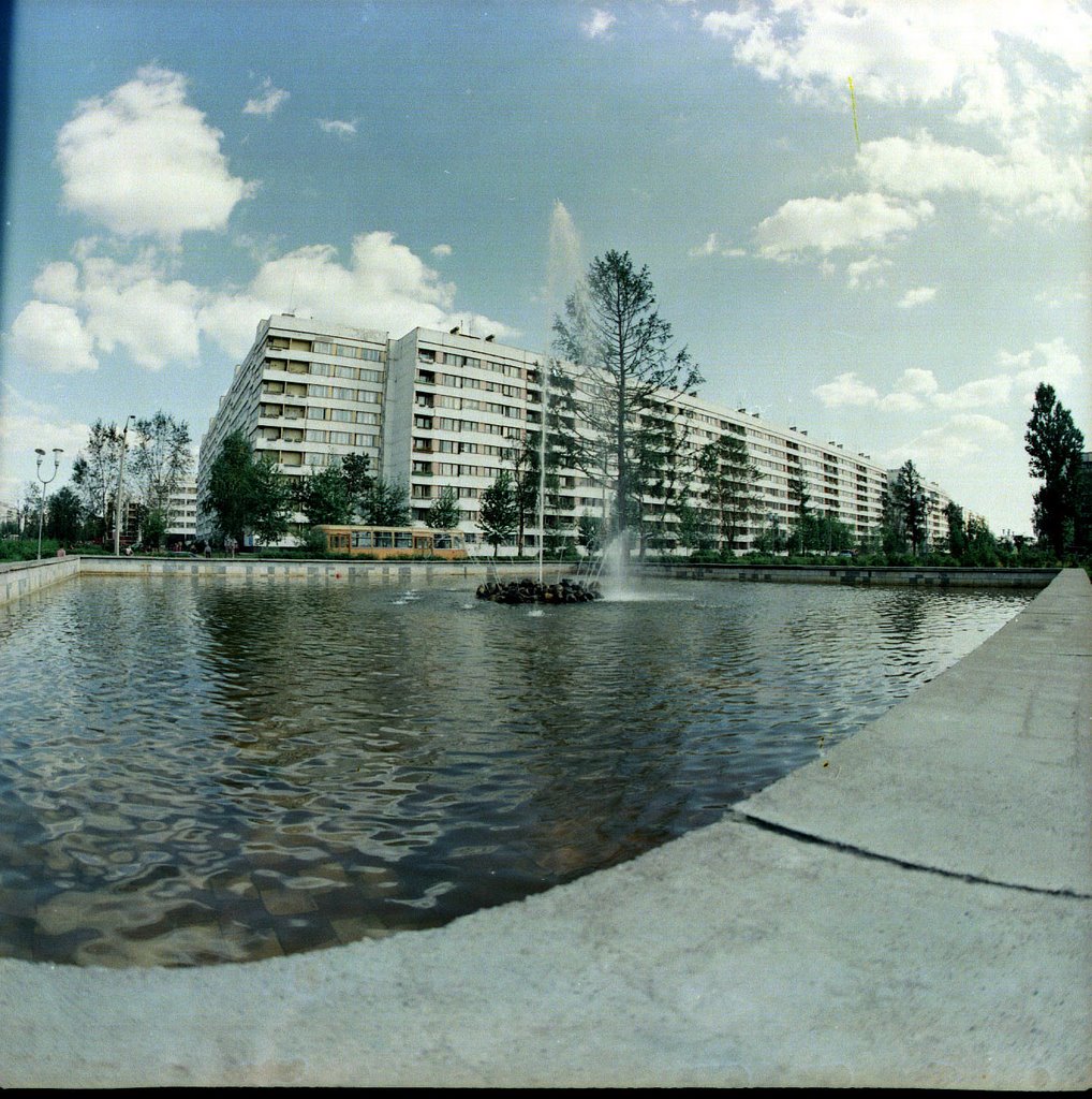 Фонтан у Дворца Культуры.Fountain at the Palace of culture
