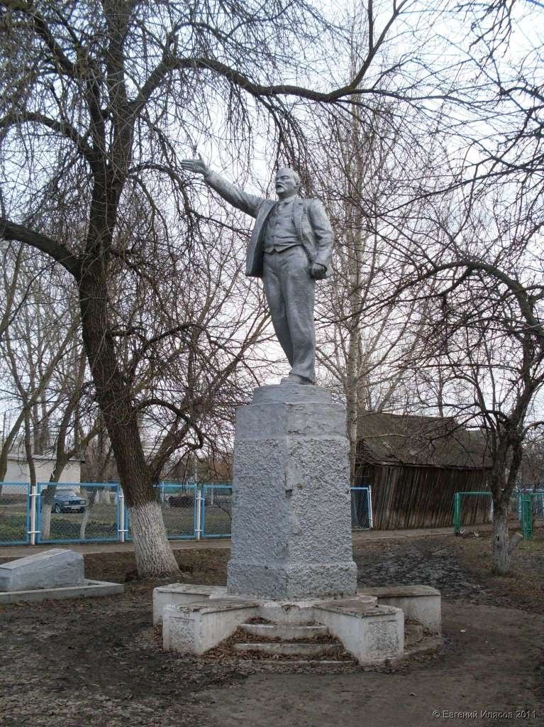 Памятник вождю мирового пролетариата