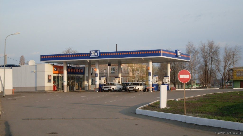 Бензоколонка на въезде