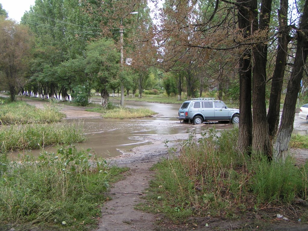 Озеро на перекрестке Вольской и Комсомольской