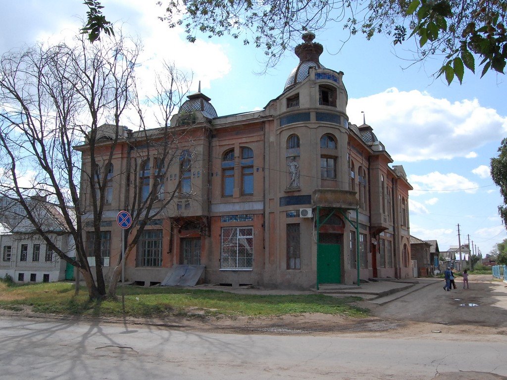Старое здание. Фото с www.fotobalakovo.ru