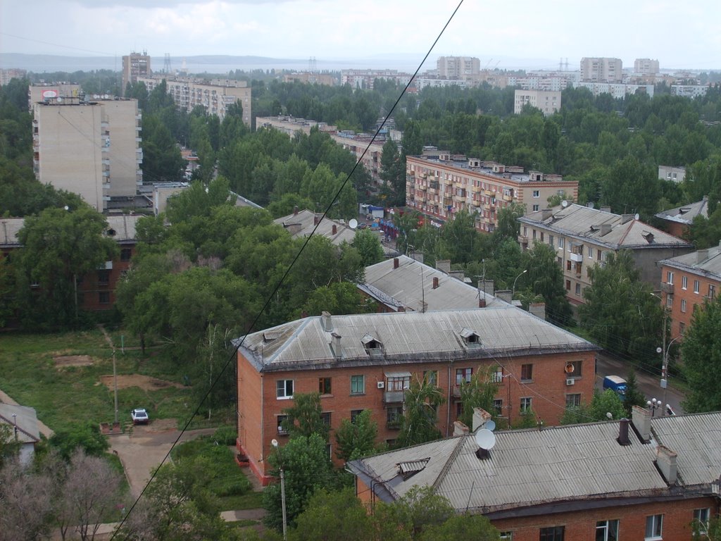 12-ти этажка. Магазин "Оптика" Вид на Ленина
