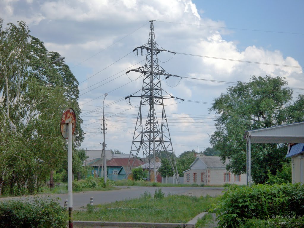 Перекрёсток Луначарского и Чернышевского.
