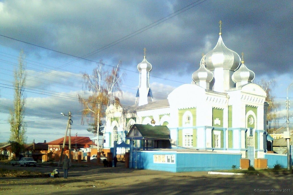 Постройка новой ограды в храме Архангела Михаила