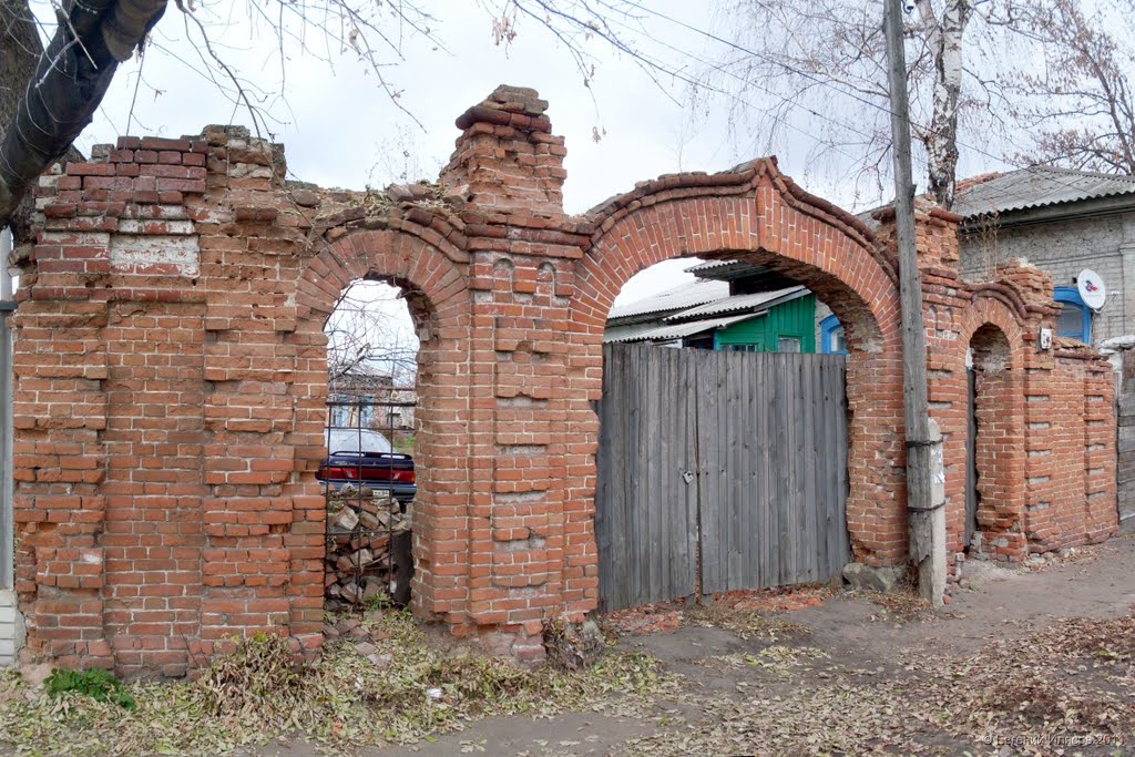 Старинная арка на Пугачёвской