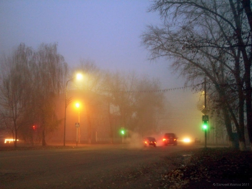 Туманное утро на перекрёстке 30 лет Победы и Луначарского