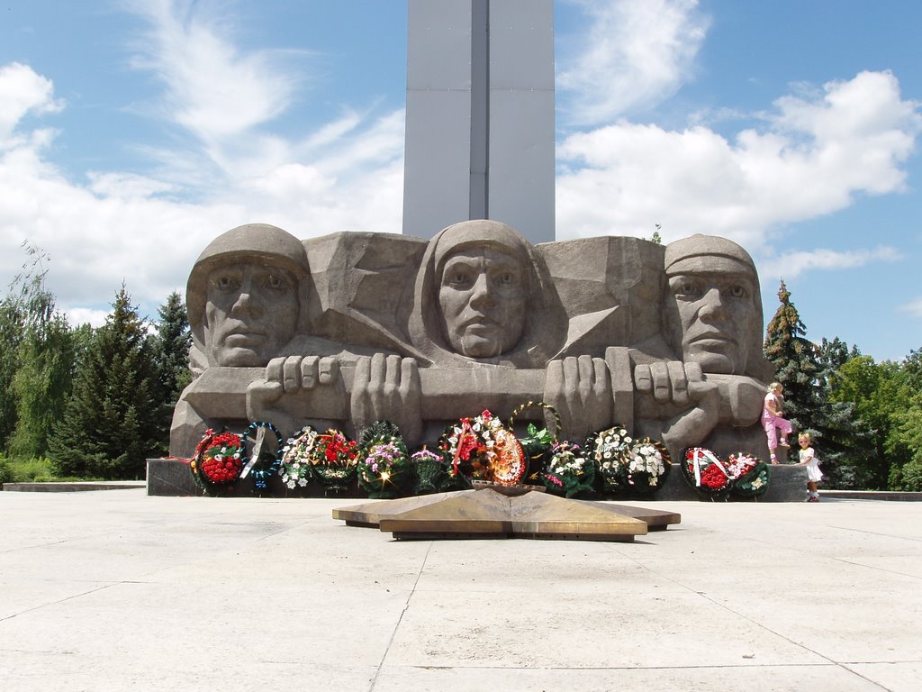 памятник защитникам