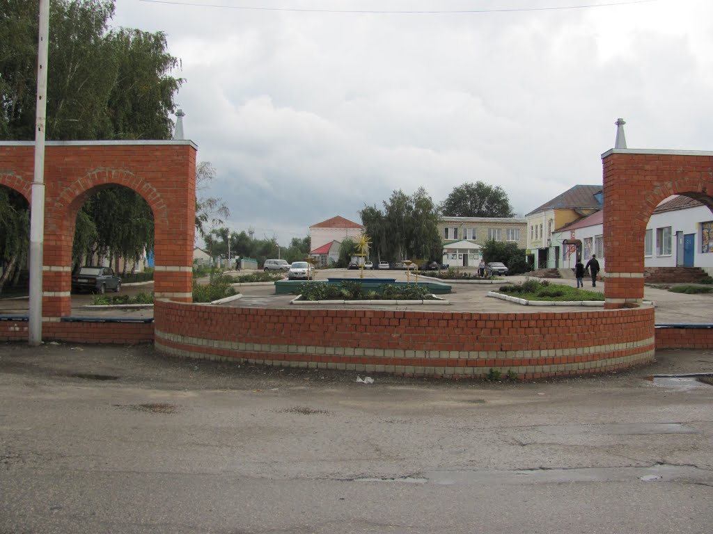 Площадь с фонтаном