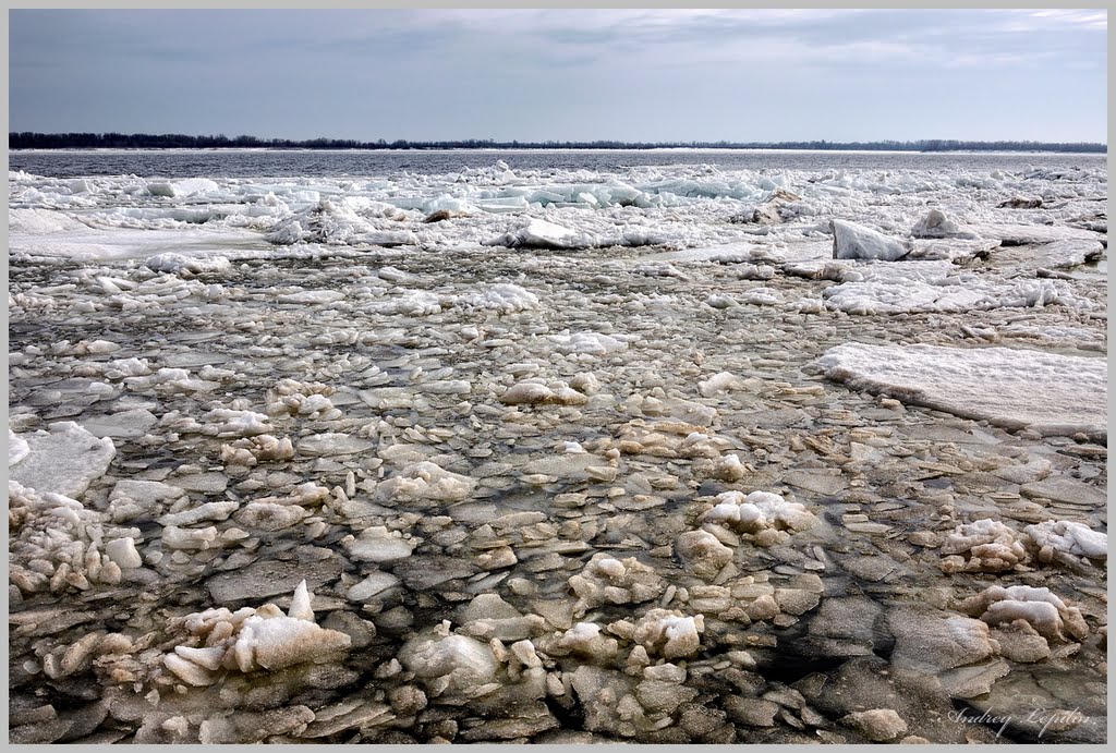 Drifting ice on the Volga
