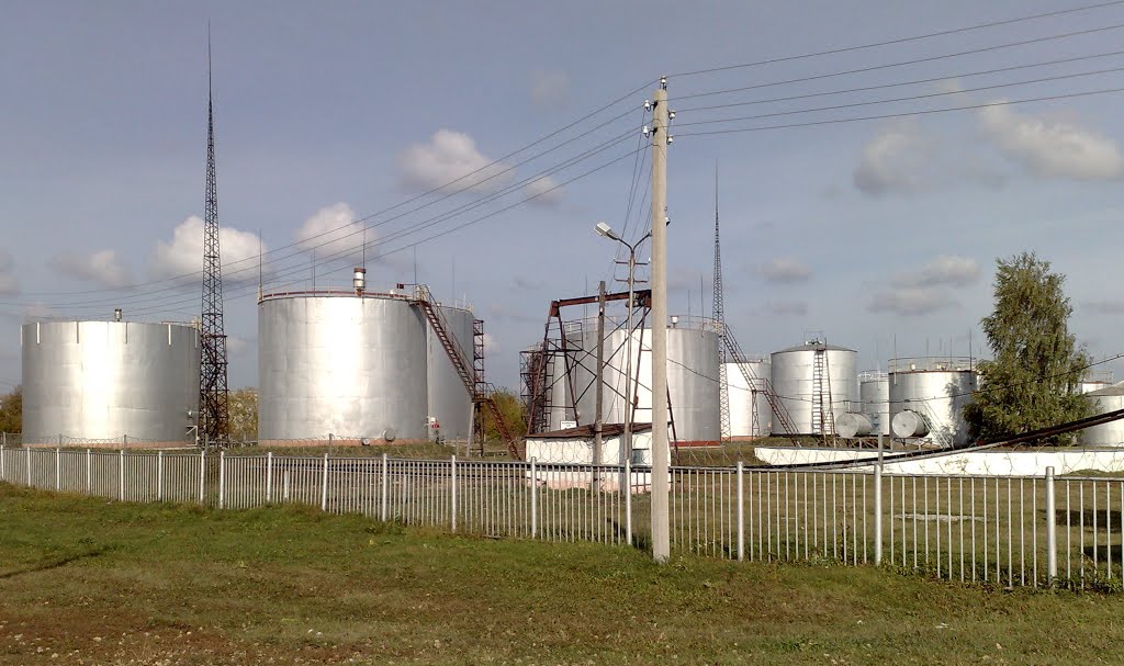 Нефтебаза, теперь уже бывшая.