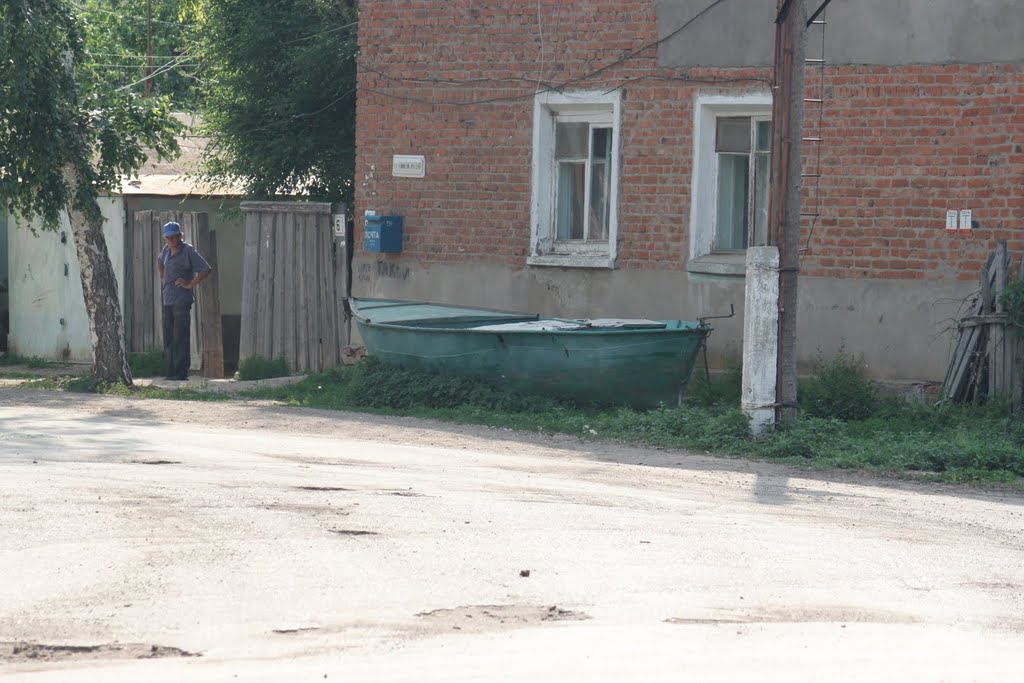 Лодка у дома