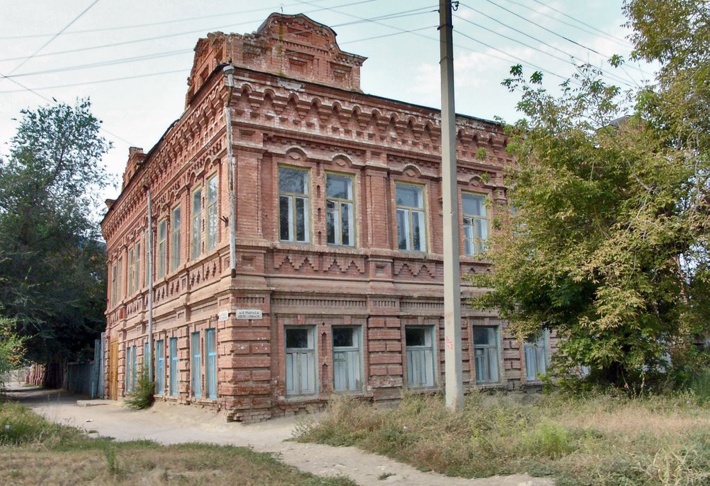 Старинный дом на ул. К. Маркса в г. Пугачёв