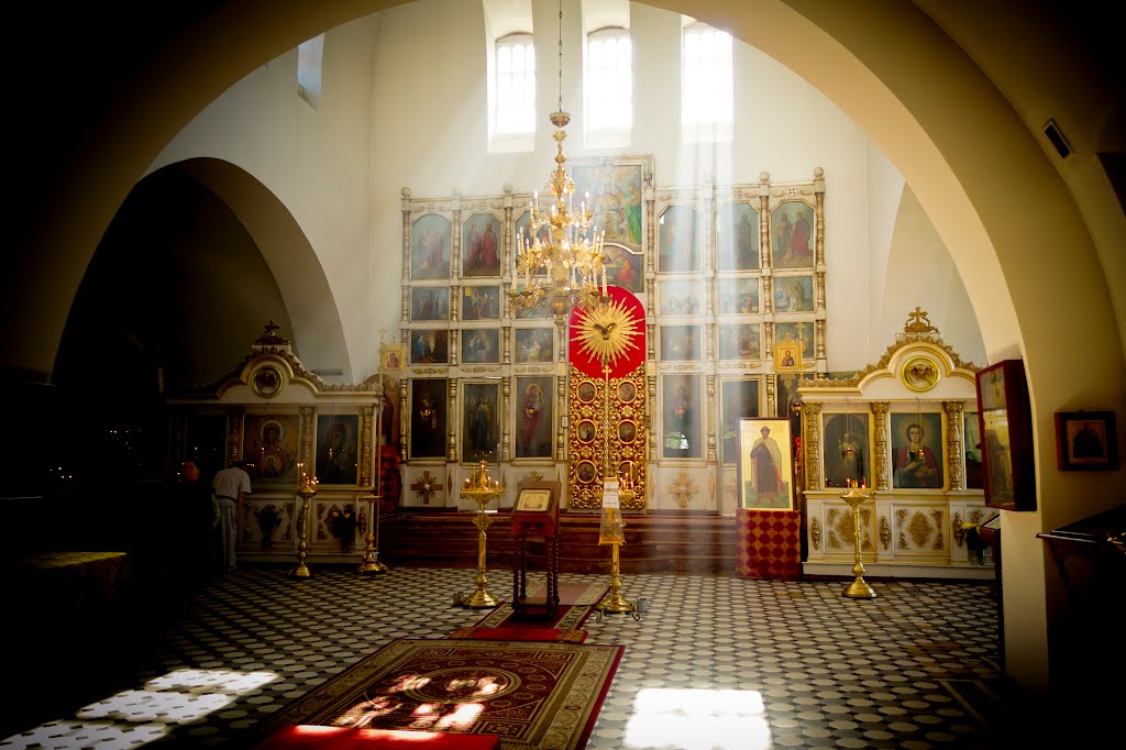 В храме