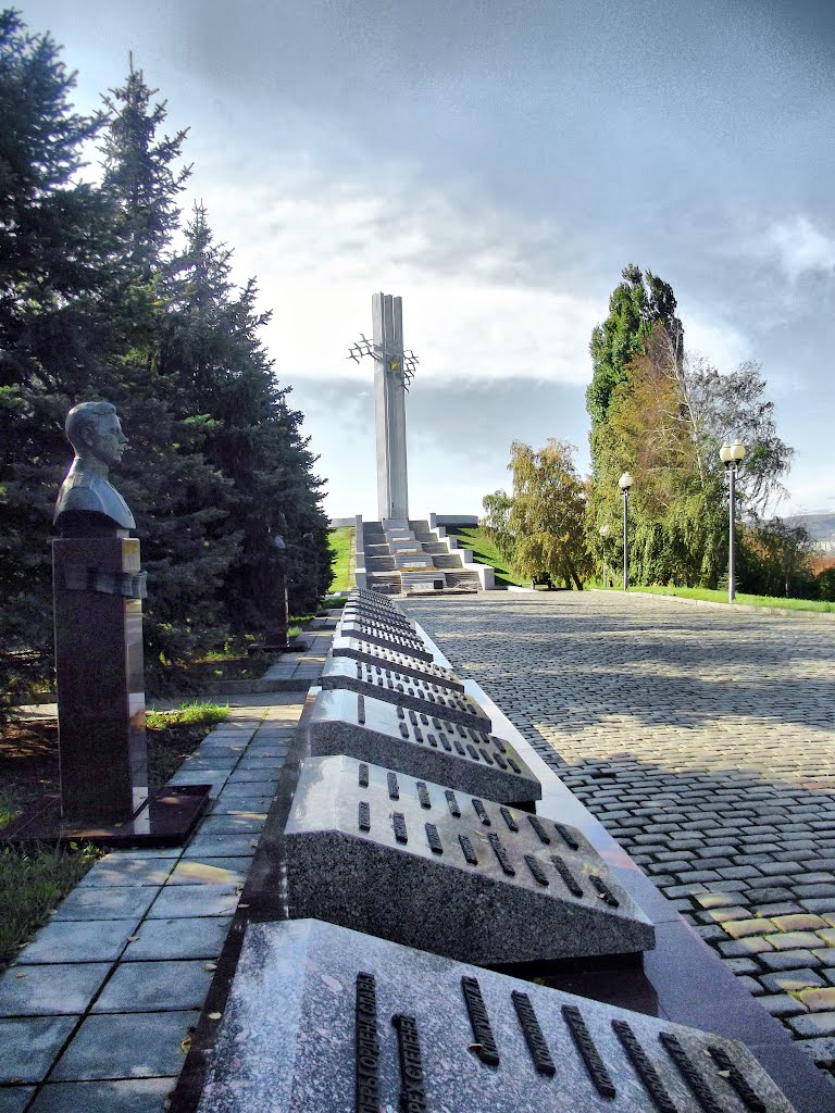 Monument "Cranes"