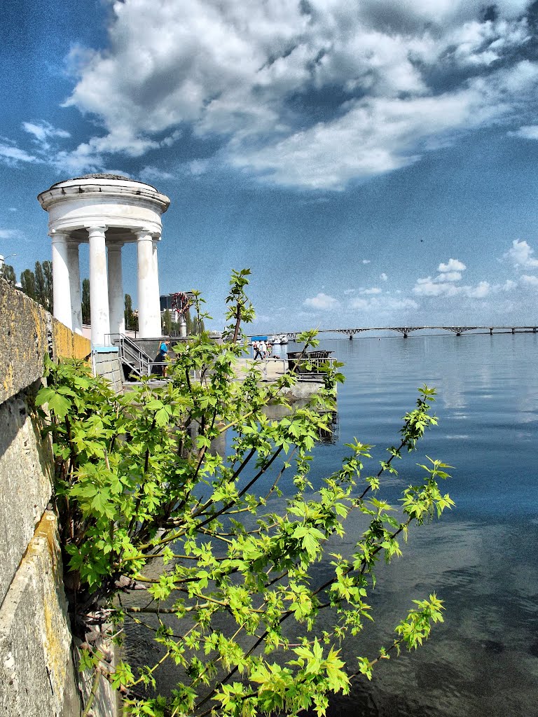 Rotunda and the bridge across Volga