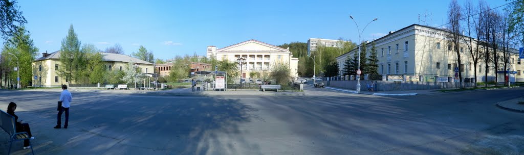 Панорама театральной площади, Новоуральск, май 2011г.