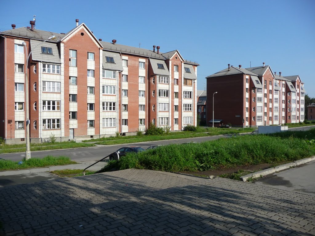 Новоуральск, новые дома на улице Фрунзе / Novouralsk, new buildings on the street Frunze