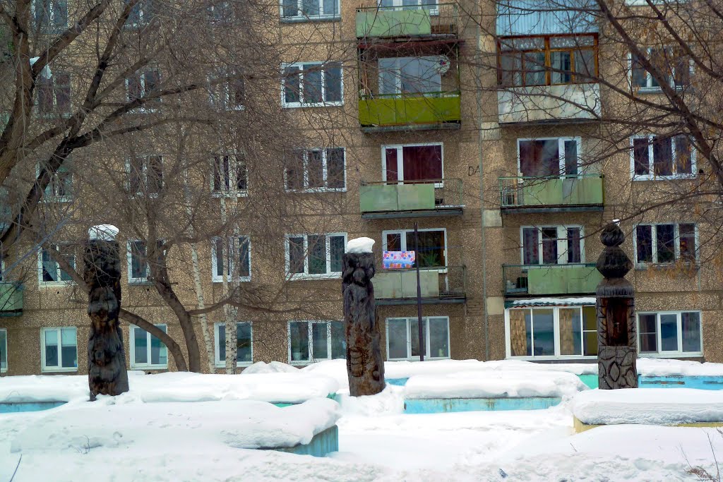 Алапаевск. Деревянные идолы.