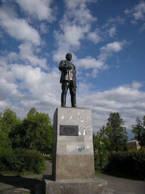 Artiom Monument 2