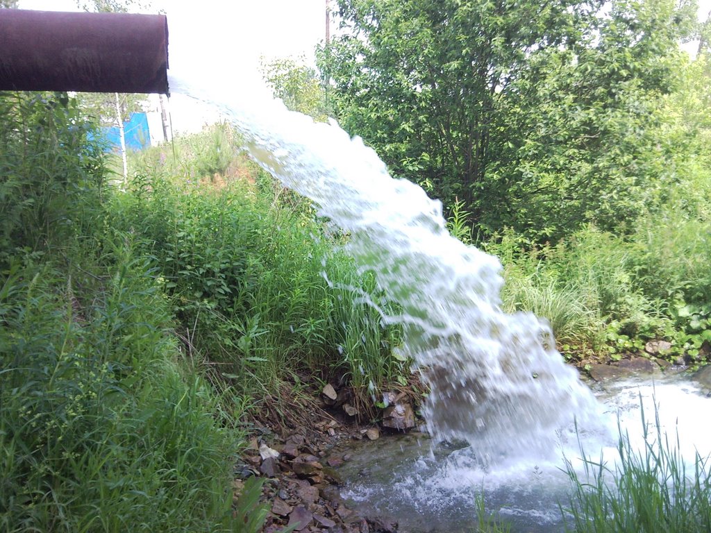 Берёзовский. Вода из шахты.