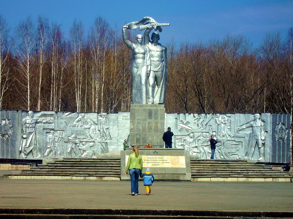Берёзовский. Памятник Победы.