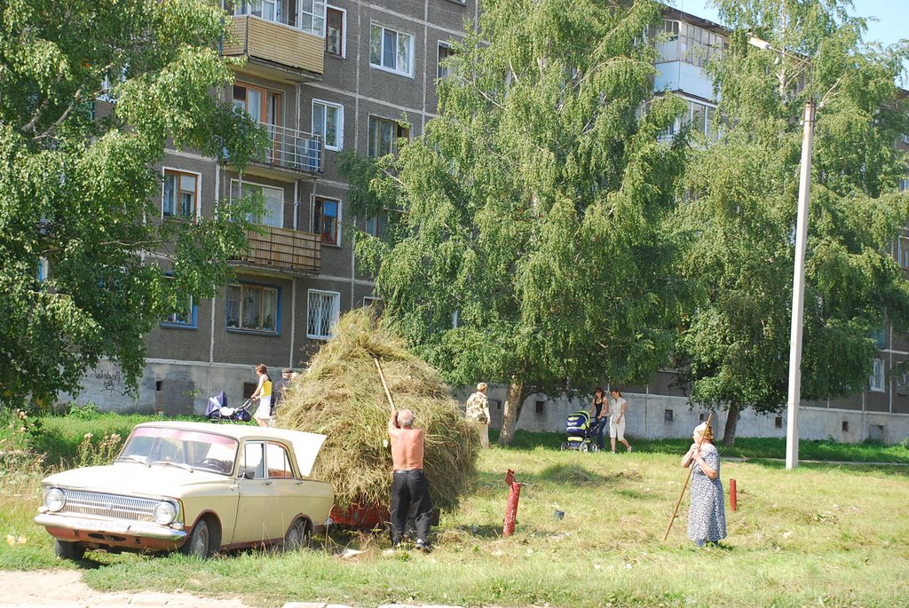Werchni Tagil - at the street between the blocks