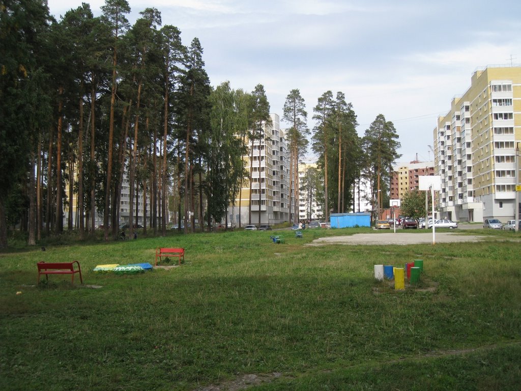 Уральских Рабочих, 46