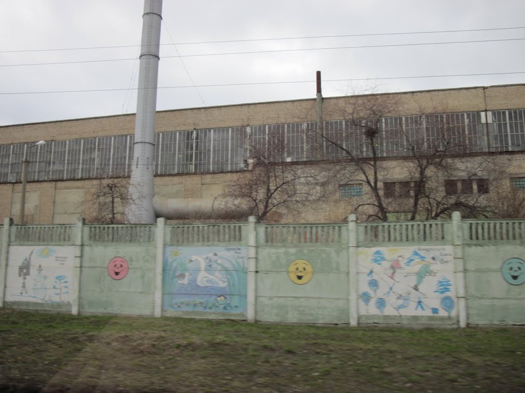 24.04.11_4_Верхняя Салда (ПапинаРодина)ул.Парковая,ЗАБОР ВСМПО_img_1425.JPG
