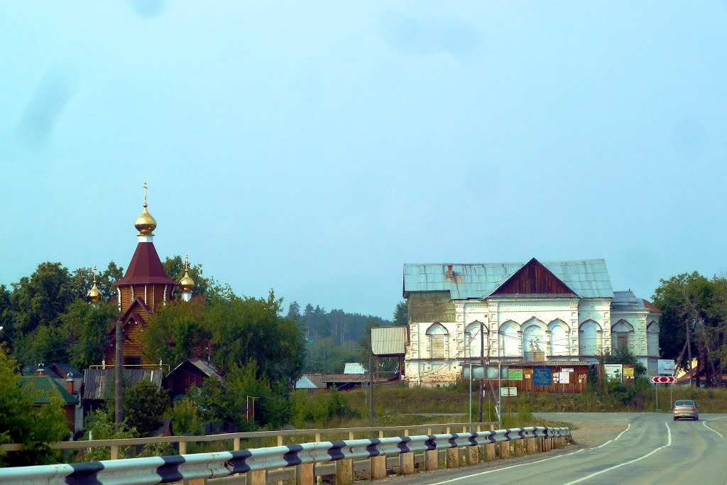 Верхняя Сысерть. Старый и новый храмы.