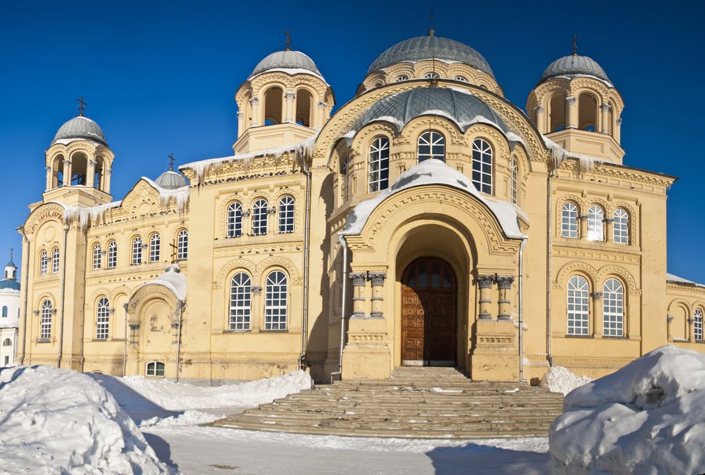 The Savior-Resurrection Church (1786) (flank view)