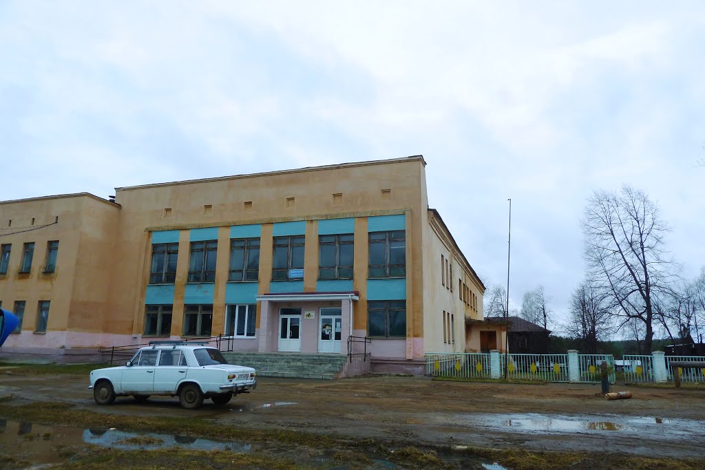 Зыряновский. Дом Культуры, сегодня дискотека.