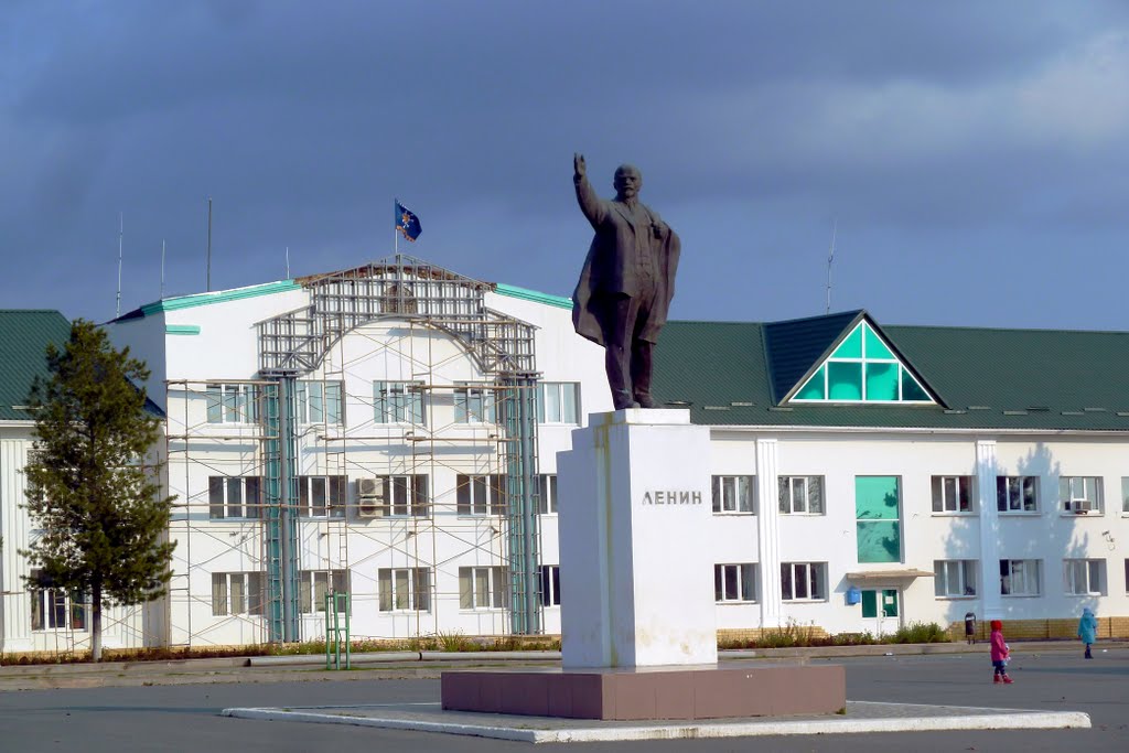 Ивдель. Памятник Ленину.