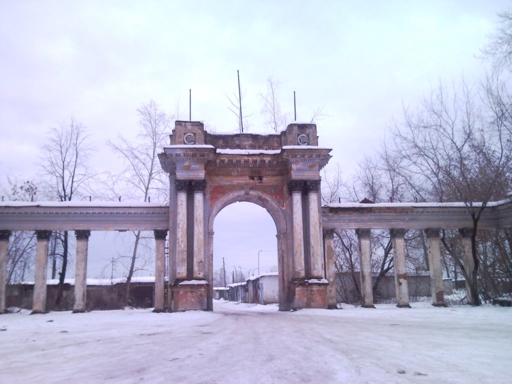 Асбест. Вход на бывший стадион "Строитель". Смотрится нарядно.