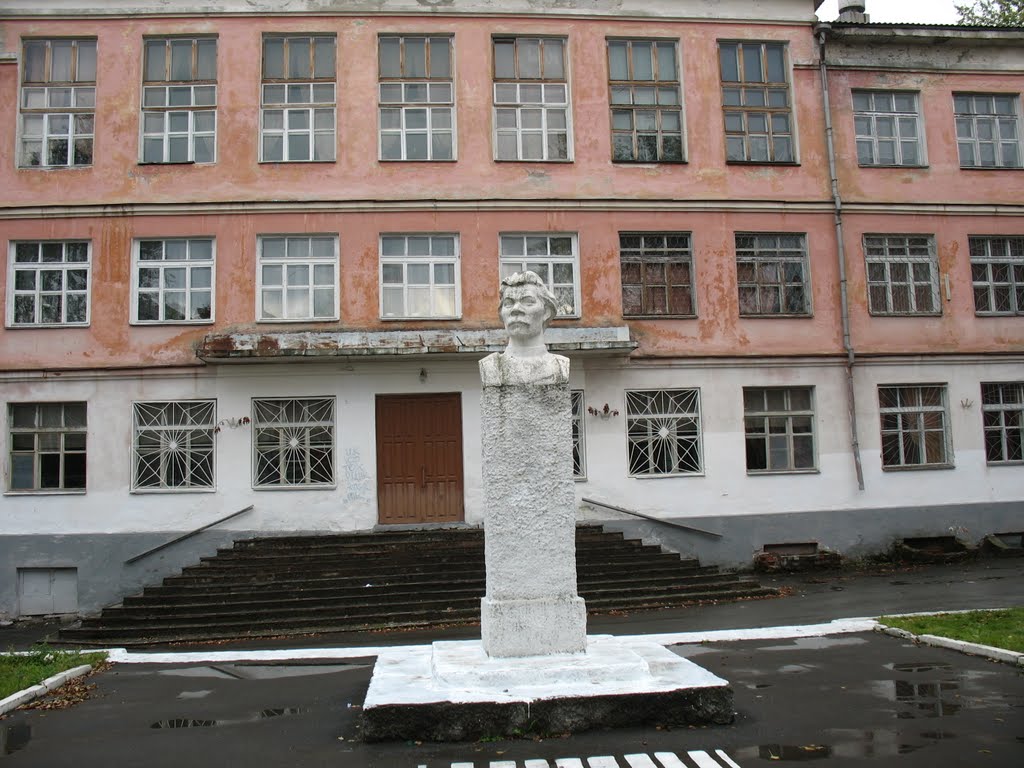 Бюст М. Горького