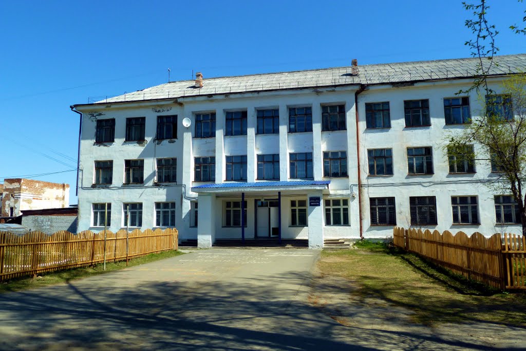 Ис. Еще одна школа.