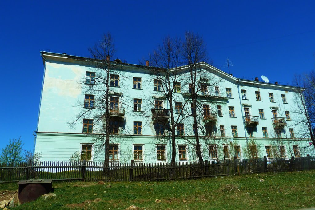 Ис. Сталинская постройка.