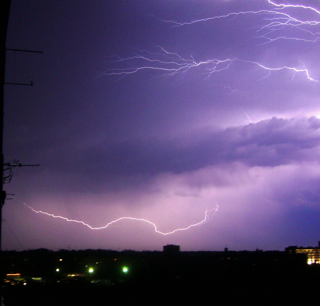 Horizontal lightning