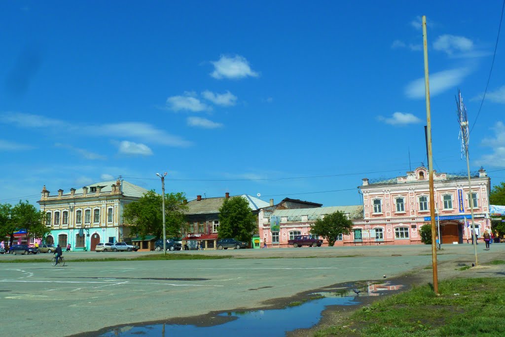 Камышлов. Старые дома у площади.