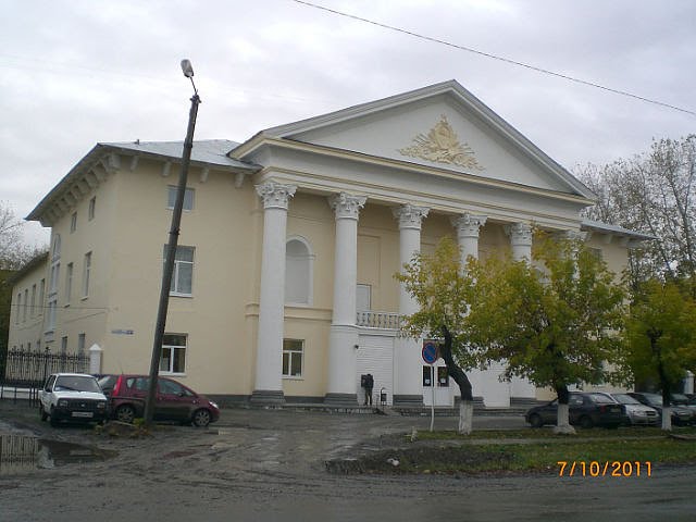 Дом детского творчества (бывший ДК УИЗ)