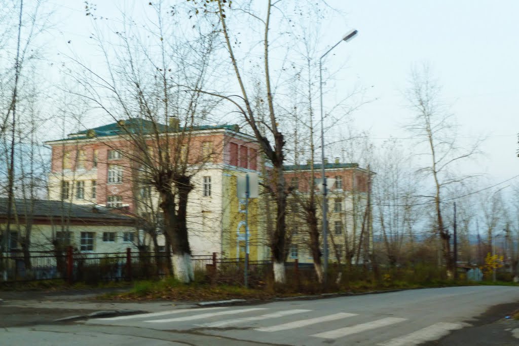 Карпинск. Школа №6.