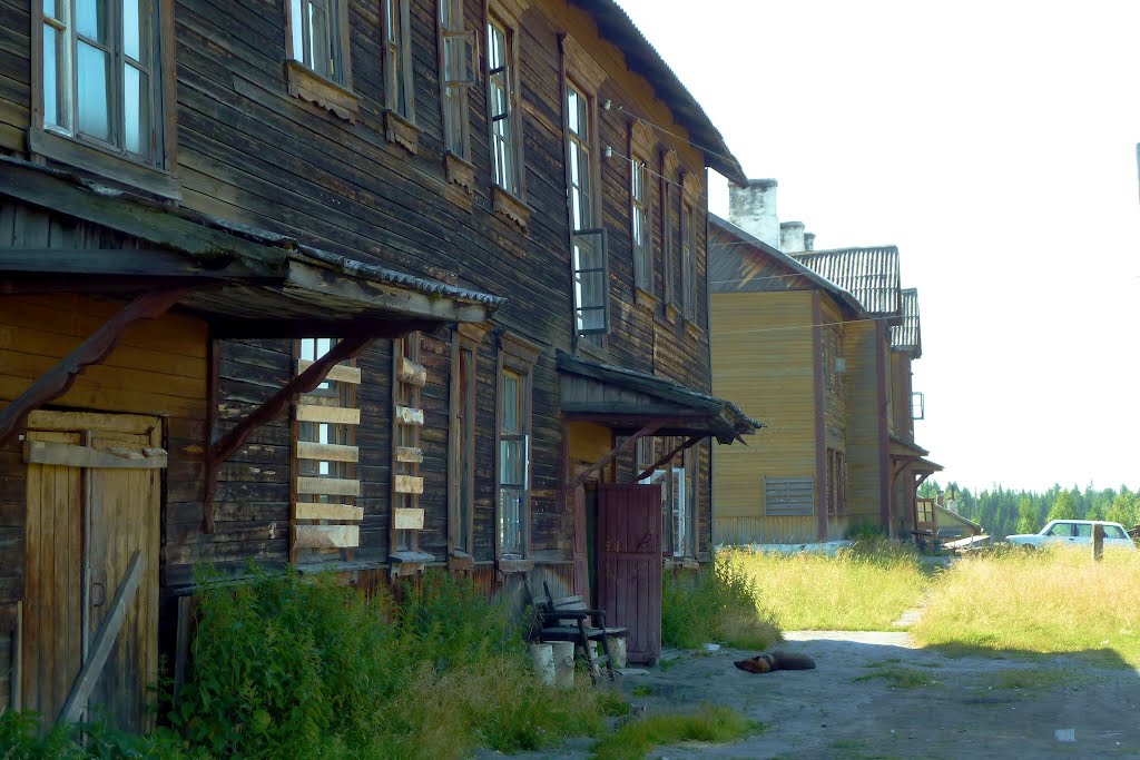 Карпунинский. Заколоченные бараки.