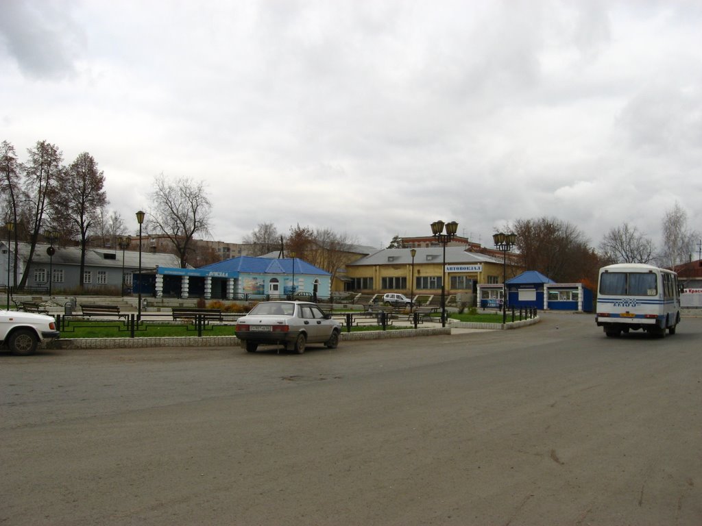 На привокзальной площади (ул. Станционная)