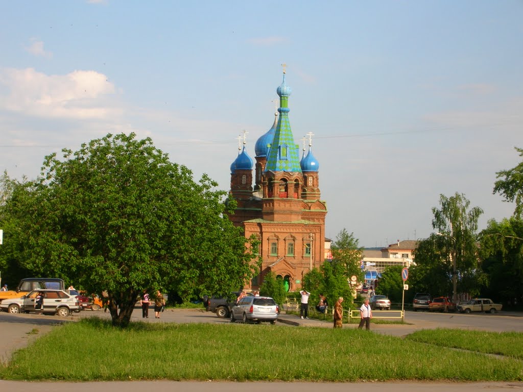 Храм в честь Алексанра Невского (вид с ул. Советская)